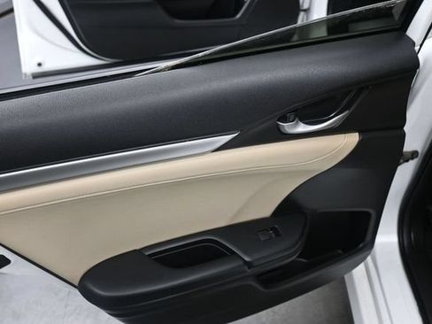 Used 2020 Honda Civic Touring image 21
