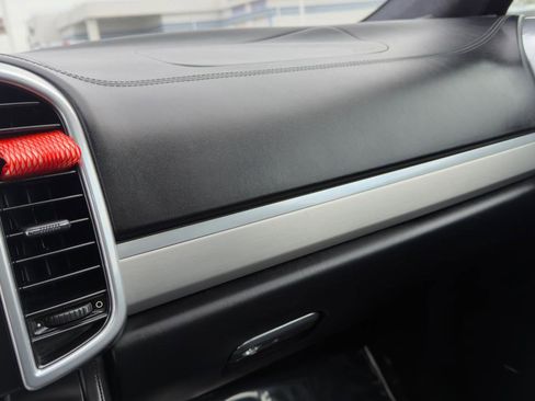 Used 2015 Porsche Cayenne Turbo image 31