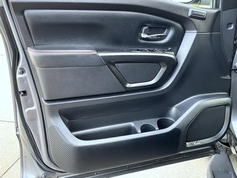 Used 2021 Nissan Titan PRO-4X w/ Pro-4x Convenience Package AWD/4WD image 9