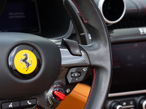 Used 2019 Ferrari Portofino RWD image 43