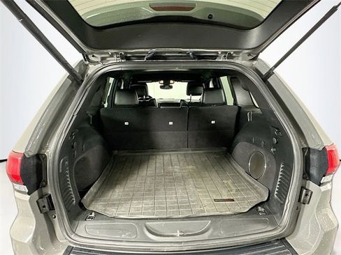 Used 2020 Jeep Grand Cherokee Altitude image 25