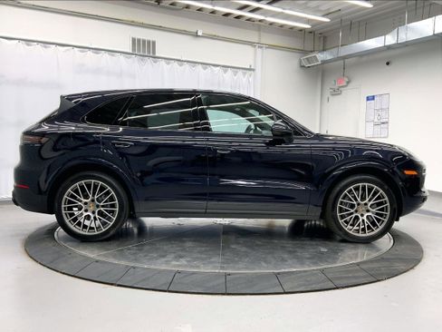 Used 2023 Porsche Cayenne Platinum Edition image 8