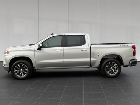 Used 2022 Chevrolet Silverado 1500 LT image 2
