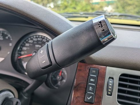 Used 2011 Chevrolet Suburban LTZ image 22