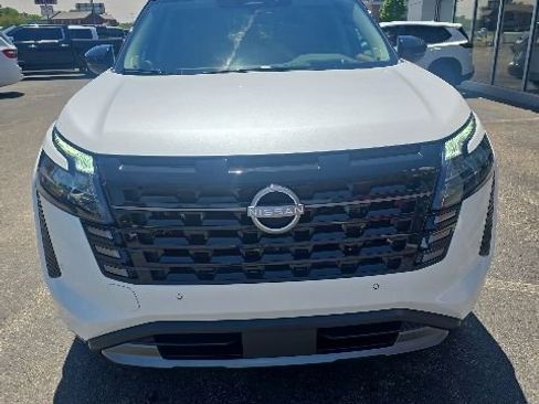 New 2026 Nissan Pathfinder Platinum AWD/4WD image 1