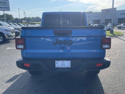 Certified 2024 Jeep Gladiator Sport AWD/4WD image 4