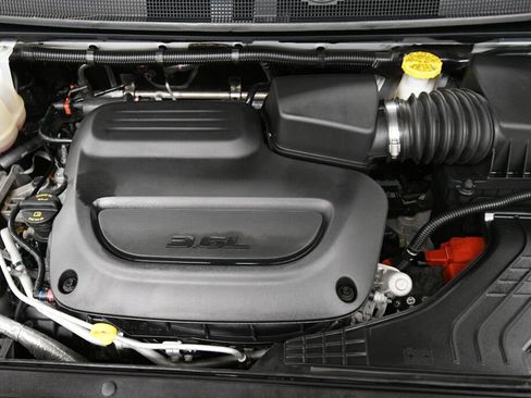 Used 2025 Chrysler Pacifica Limited FWD image 38