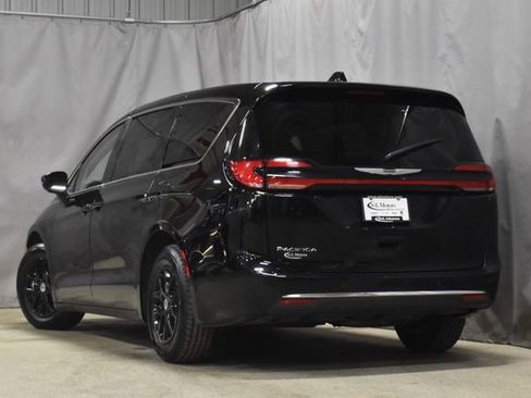 Certified 2024 Chrysler Pacifica Touring-L image 2