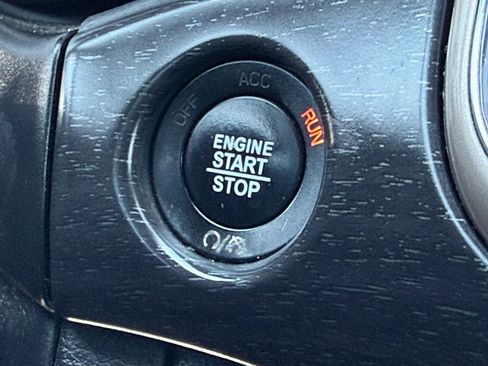 Used 2016 Jeep Grand Cherokee Laredo image 25