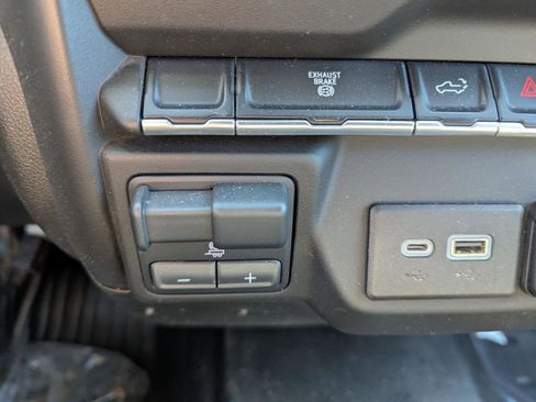 Used 2021 GMC Sierra 3500 4x4 Crew Cab w/ Convenience Package image 19