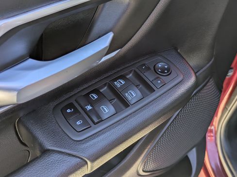 Used 2022 RAM 1500 Big Horn AWD/4WD image 10