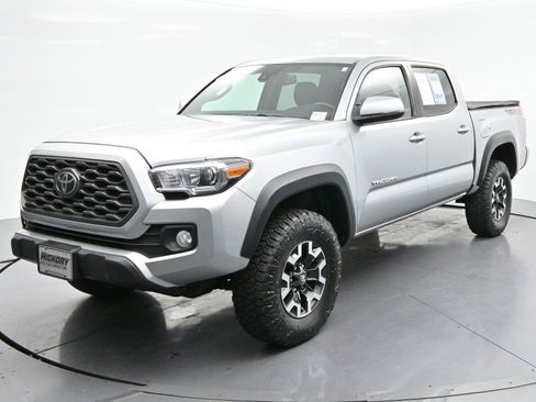 Used 2022 Toyota Tacoma TRD Off-Road w/ Technology Package AWD/4WD image 3