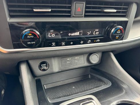 Used 2026 Nissan Rogue SV FWD image 18