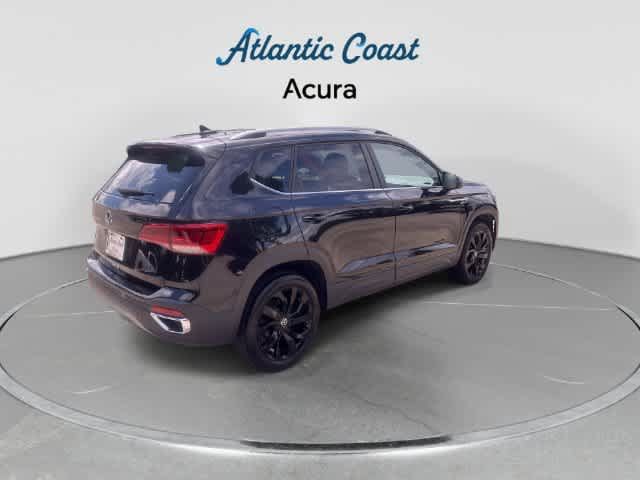 Used 2024 Volkswagen Taos SE w/ Black Wheel Package FWD image 8