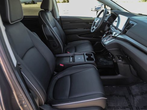 Used 2025 Honda Odyssey Touring image 16