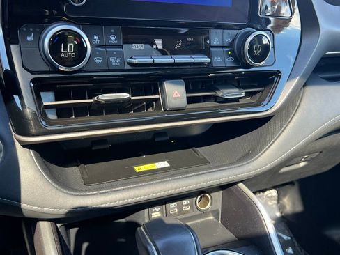 Used 2023 Toyota Highlander XLE image 26