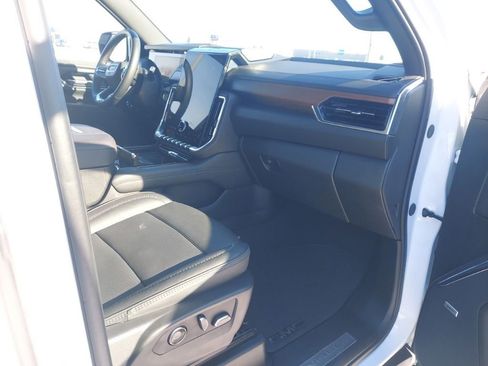 Used 2025 GMC Yukon Denali image 27