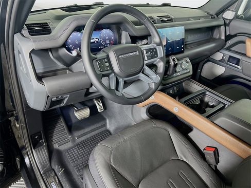 Used 2024 Land Rover Defender 130 X image 9