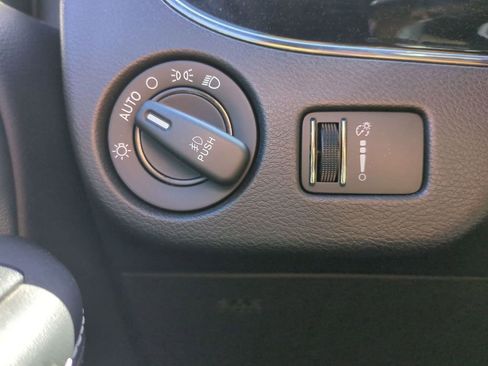 Used 2014 Dodge Grand Caravan SXT image 25