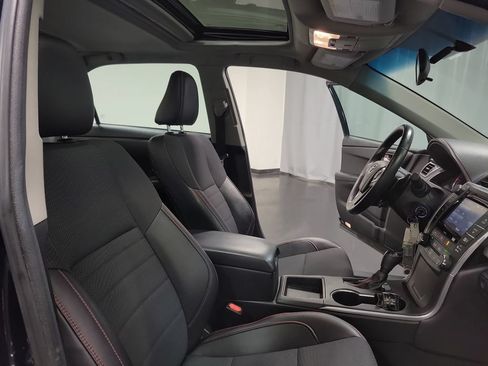 Used 2017 Toyota Camry SE FWD image 28
