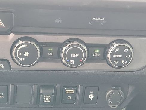 Used 2019 Toyota Tacoma TRD Off-Road AWD/4WD image 19