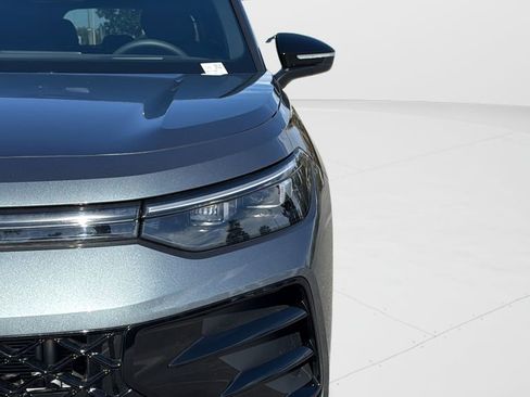 New 2026 Volkswagen Tiguan SE R-Line FWD image 17
