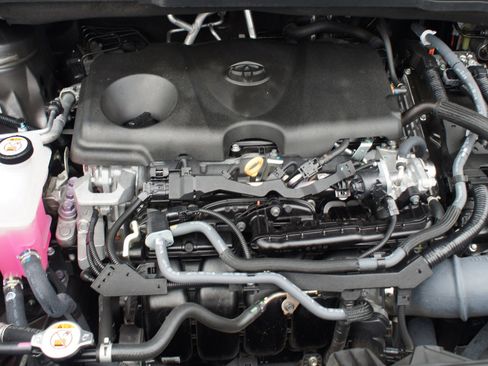 Used 2024 Toyota Sienna XLE image 28