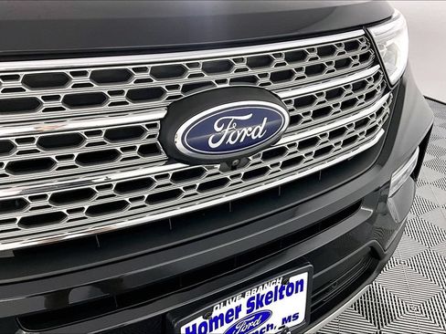 Used 2023 Ford Explorer Limited AWD/4WD image 31