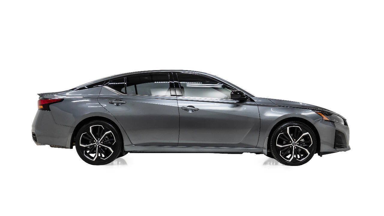 Used 2024 Nissan Altima 2.5 SR w/ SR Premium Package FWD image 5