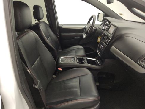 Used 2017 Dodge Grand Caravan GT FWD image 21