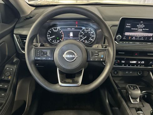 Used 2024 Nissan Rogue SV AWD/4WD image 16