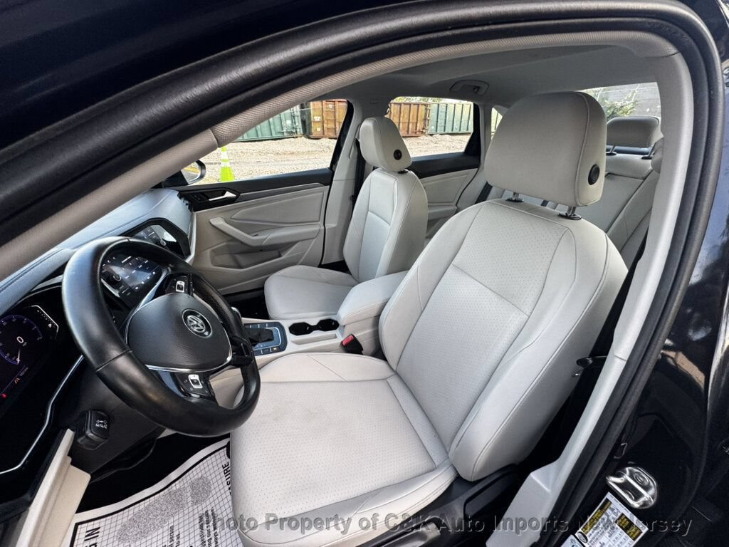 Used 2019 Volkswagen Jetta SEL w/ Cold Weather Package FWD image 18