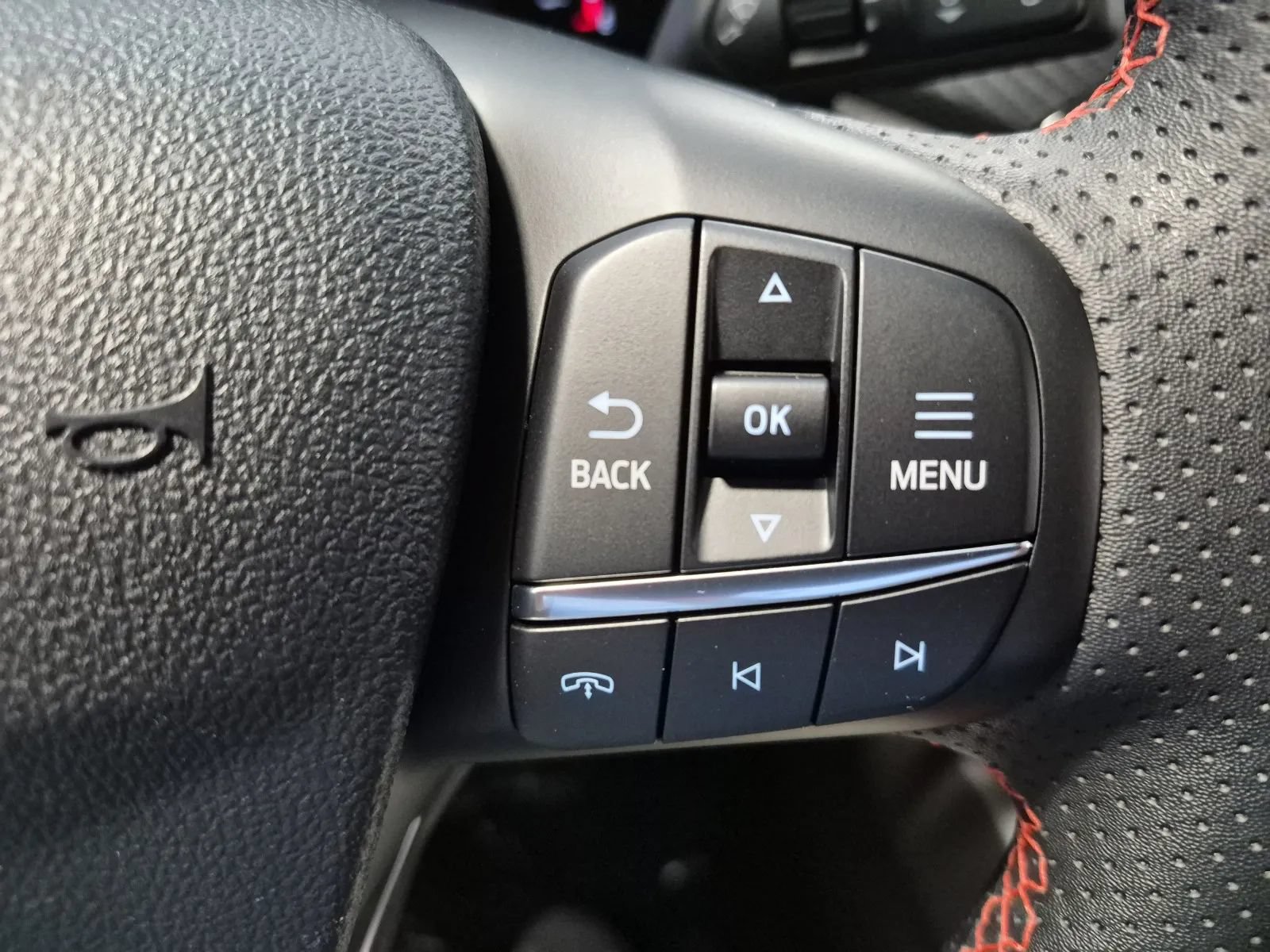Used 2025 Ford Escape ST-Line Select AWD/4WD image 12