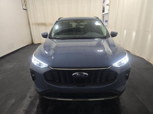 Used 2024 Ford Escape SE w/ Class II Trailer Tow Package image 2