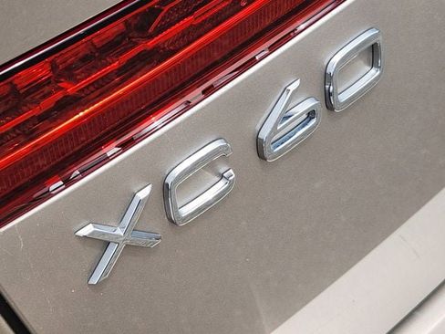 Certified 2025 Volvo XC60 B5 Plus AWD/4WD image 17