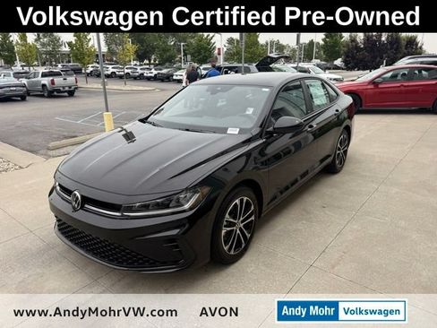 Used 2025 Volkswagen Jetta Sport FWD image 3
