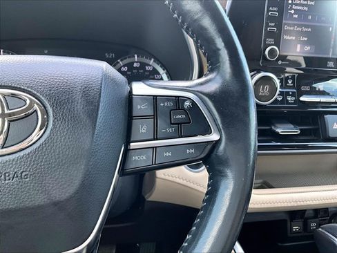 Used 2021 Toyota Highlander Limited FWD image 19