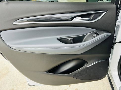 Used 2023 Buick Enclave Essence image 26