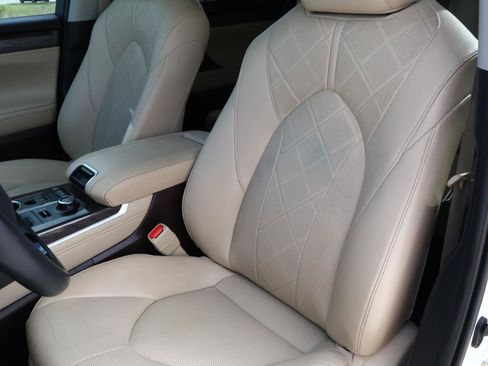 Used 2021 Toyota Highlander Platinum image 16