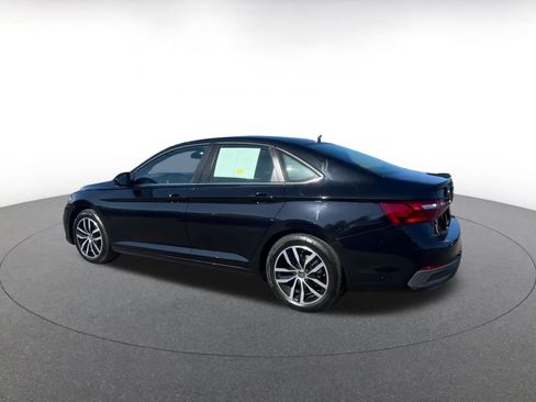 Used 2025 Volkswagen Jetta SE image 10