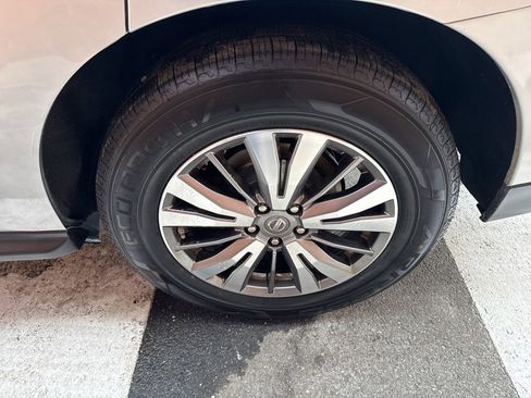 Used 2018 Nissan Pathfinder SL image 14