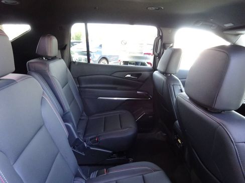 New 2026 Chevrolet Traverse Z71 w/ Enhanced Driving Package AWD/4WD image 21