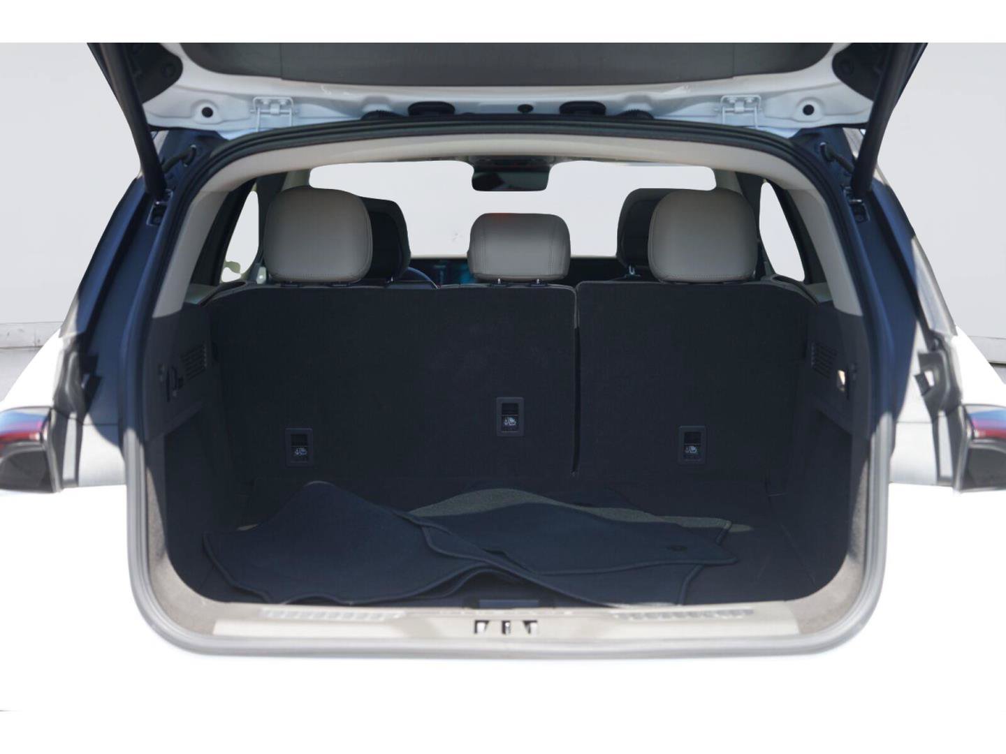 Used 2025 Lincoln Nautilus Reserve AWD/4WD image 32