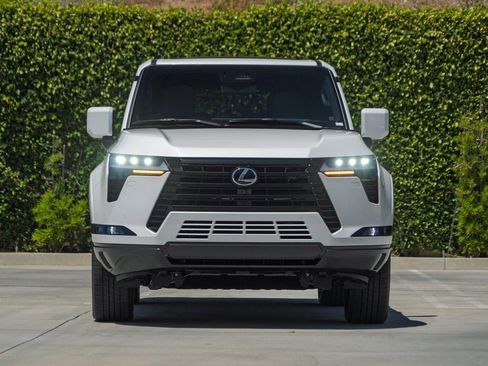 New 2026 Lexus GX 550 image 3