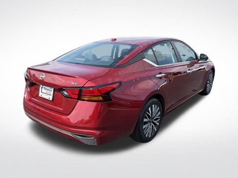 Used 2024 Nissan Altima 2.5 SV FWD image 6
