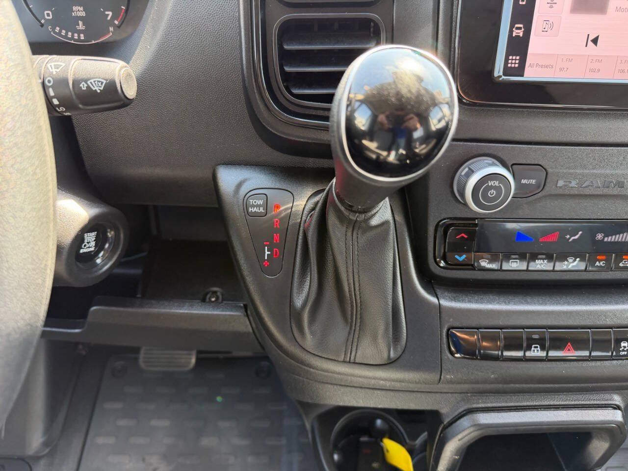 Used 2026 RAM ProMaster 2500 w/ Convenience Group FWD image 24