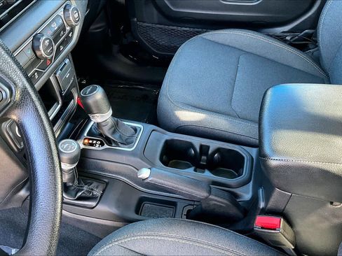 Used 2024 Jeep Gladiator Sport image 32