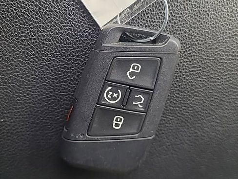 Used 2021 Volkswagen Atlas Cross Sport SE FWD image 29