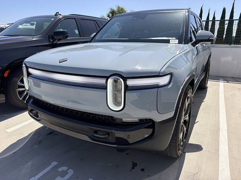 Used 2026 Rivian R1S Adventure Dual AWD/4WD image 2
