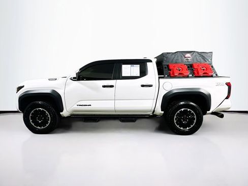 Used 2025 Toyota Tacoma TRD Off-Road AWD/4WD image 4